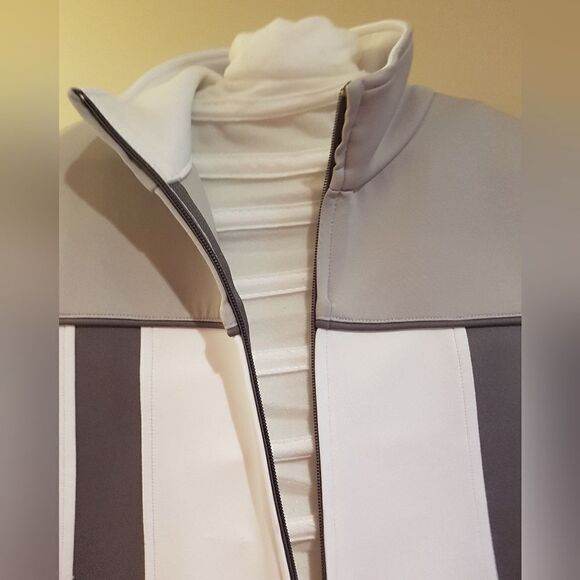 AUR *NWOT* White/Grey Activewear Long Sleeve Zip Up Jacket Size Small *EUC - Picture 3 of 11